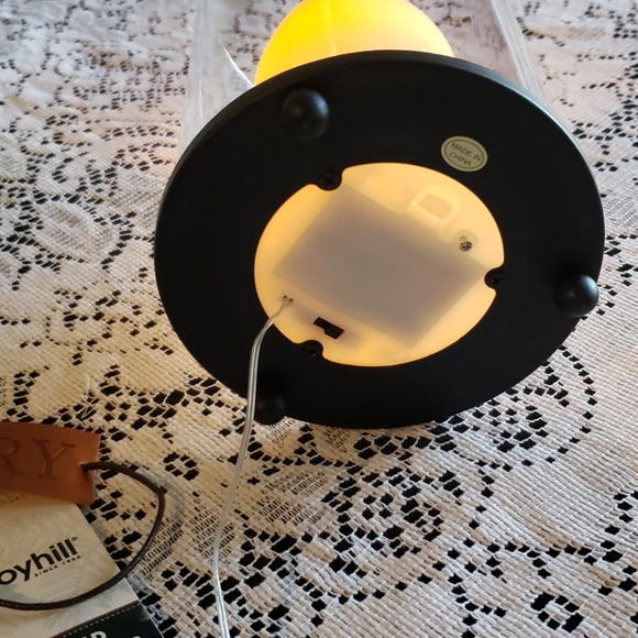 Broyhill LED Hurricane Lamp Decor. - Picture 7 of 8